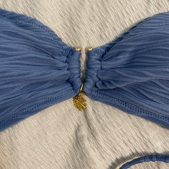 Cupshe Bikini Top Women’s Small Blue Wavy Textured Beach Poolside Vacation NWT - Picture 4 of 8